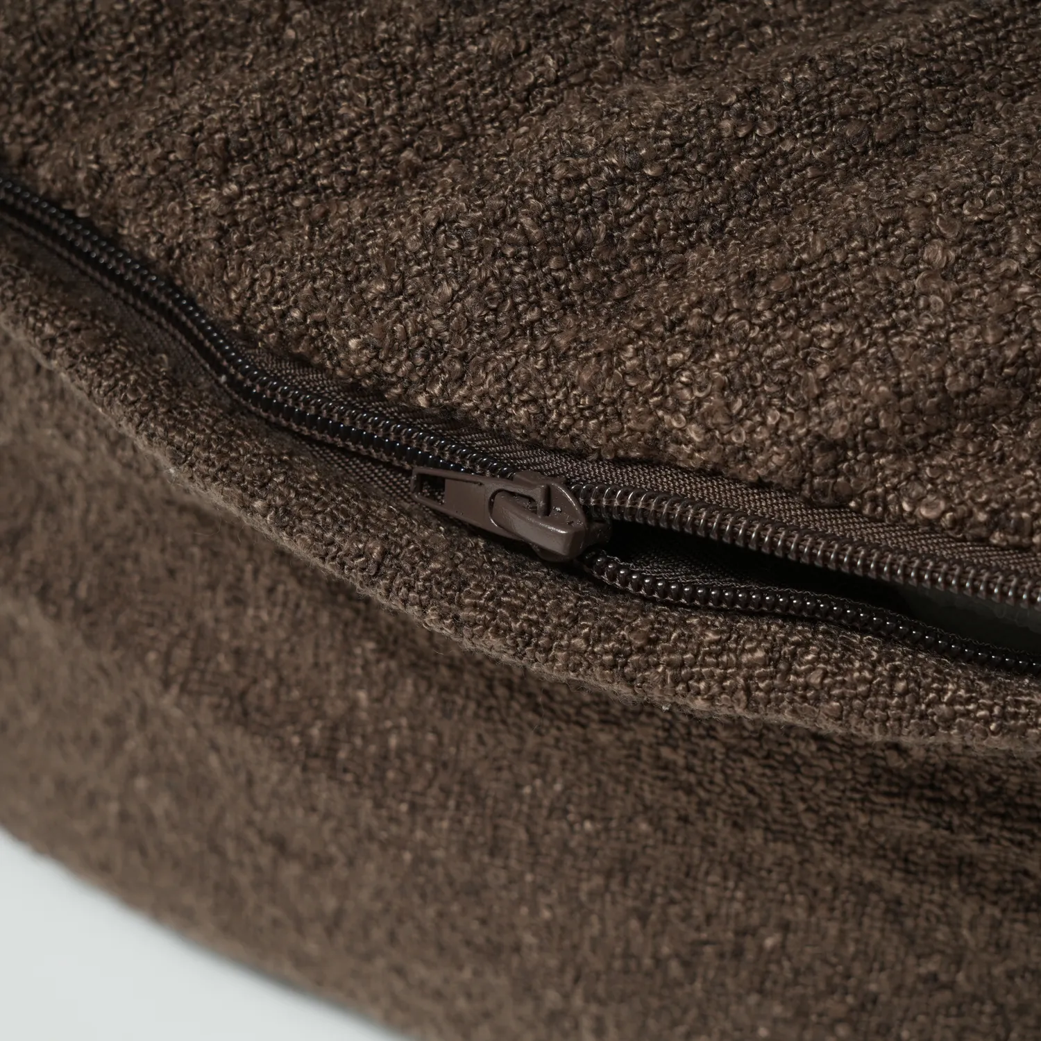 Staey Lana hundepude Chestnut Bouclé – memory foam