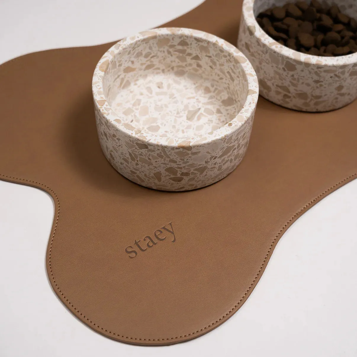Staey Alva skålunderlag Cappuccino vegansk læder