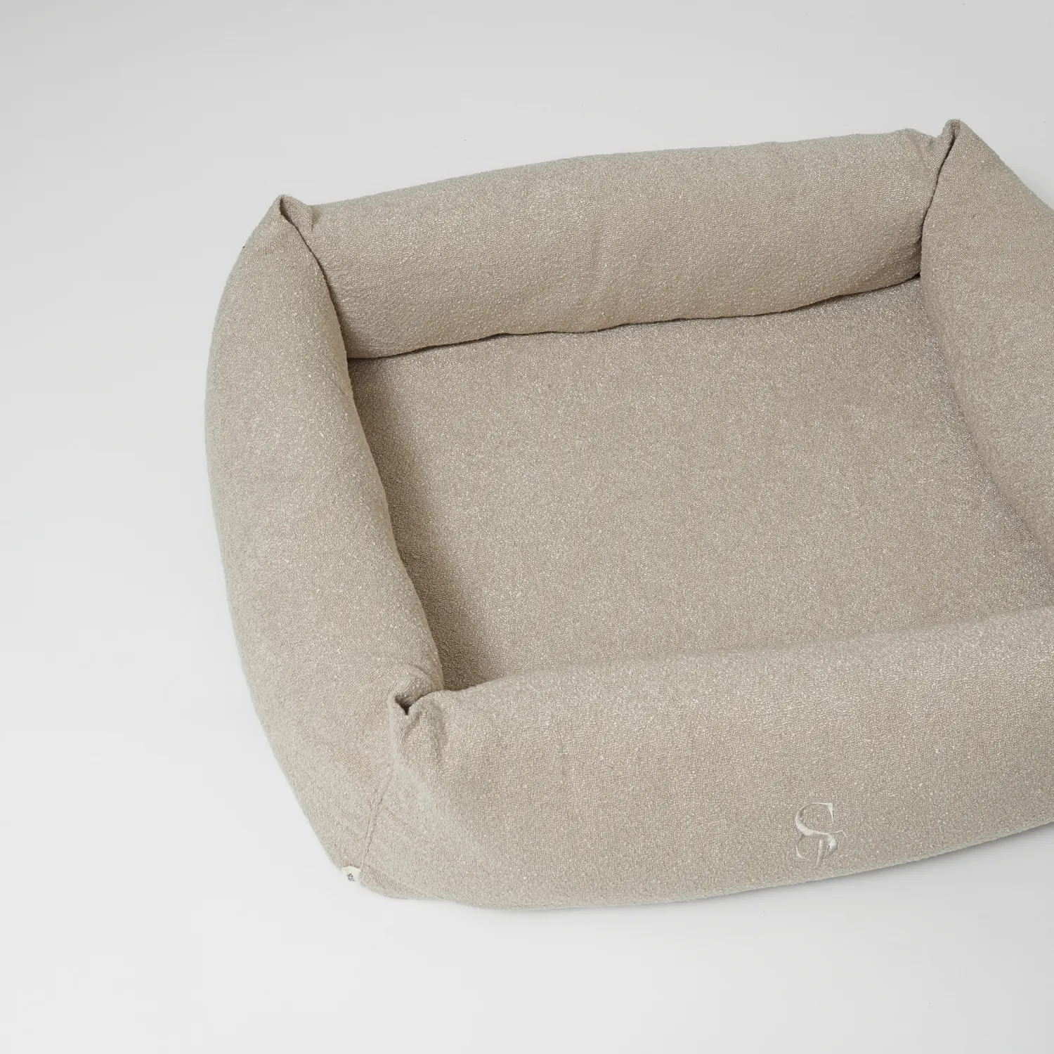 Staey Vera hundeseng Oat Bouclé 75x65