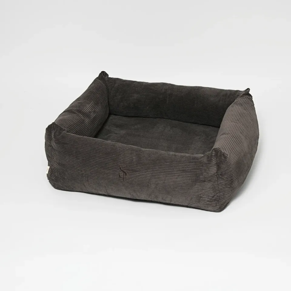 Staey Vera Hundeseng Dark Oak Corduroy – Memory Foam