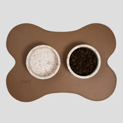 Staey Alva Feeding Mat skålmåtte Cappuccino vegansk læder