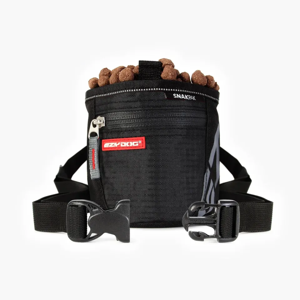EzyDog SnakPak godbidstaske sort magnet stor