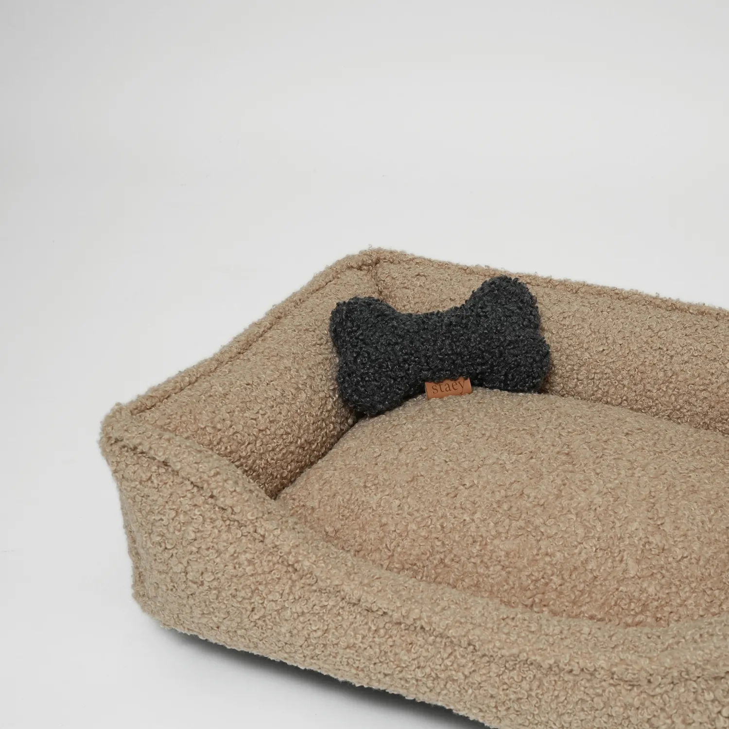 Staey Tora hundeseng Sand Curly med fast støtte