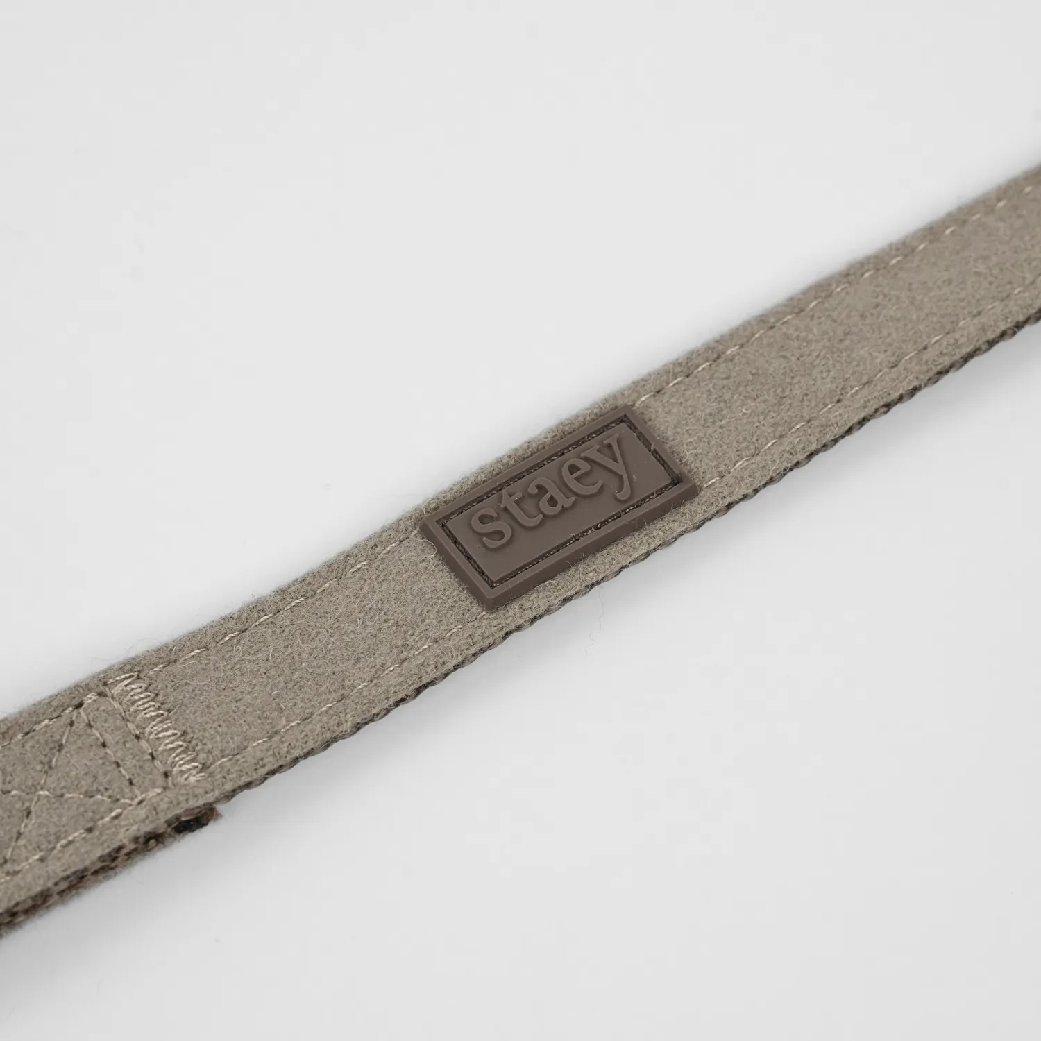 Staey Elma hundesnor Sand medium 152 cm