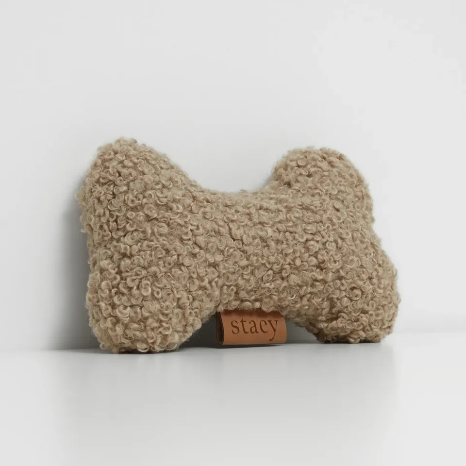Staey Bone hundelegetøj Sand Curly blød