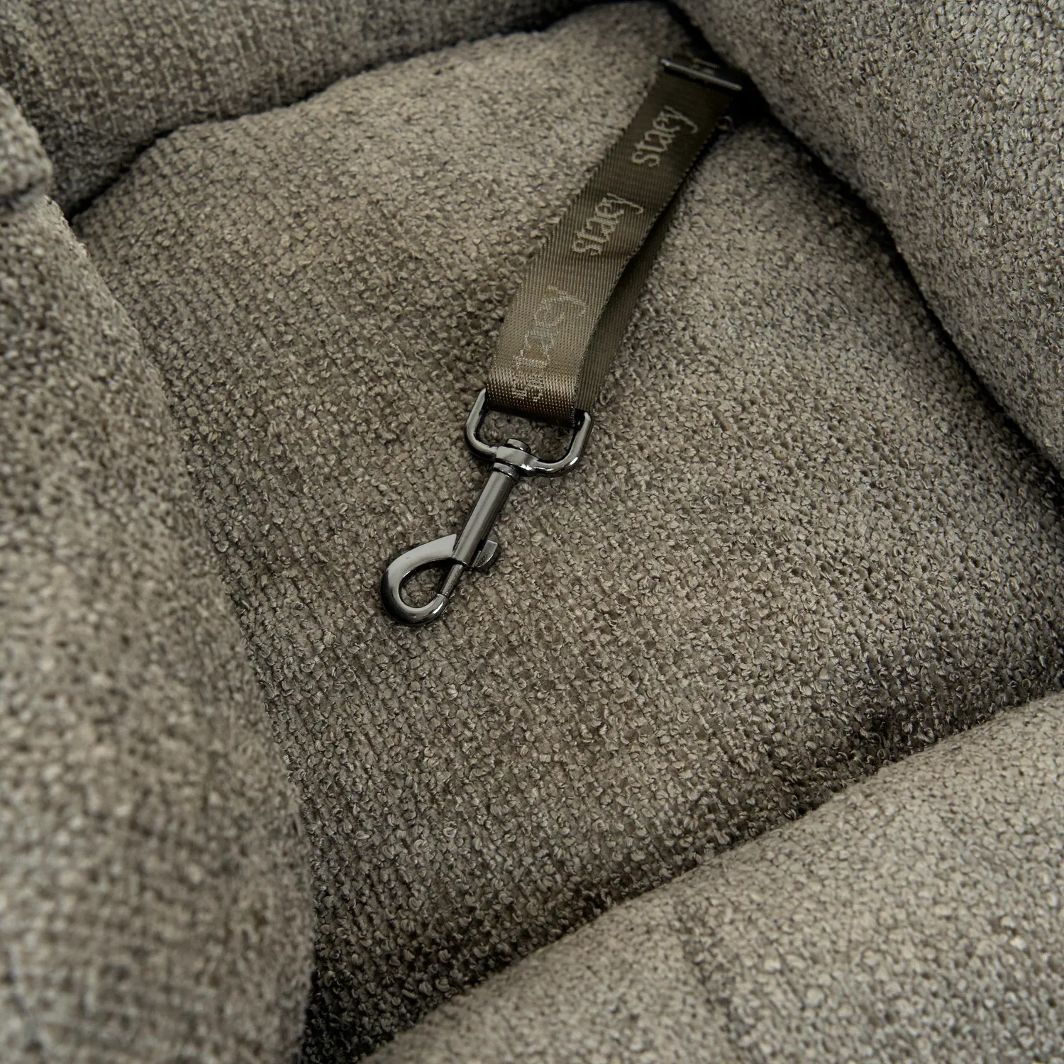 Staey Tova 2-i-1 bilsæde chestnut bouclé