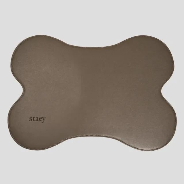 Staey Alva skåleunderlag Dark Oak 52 cm
