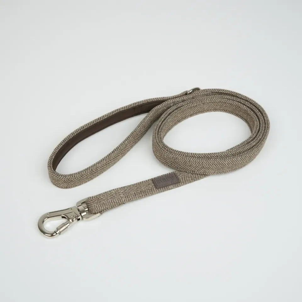 Staey Elma hundesnor mocca 152 cm rustfri