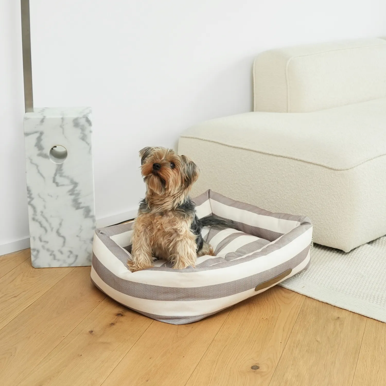 Staey Alba hundeseng striped vaskbar