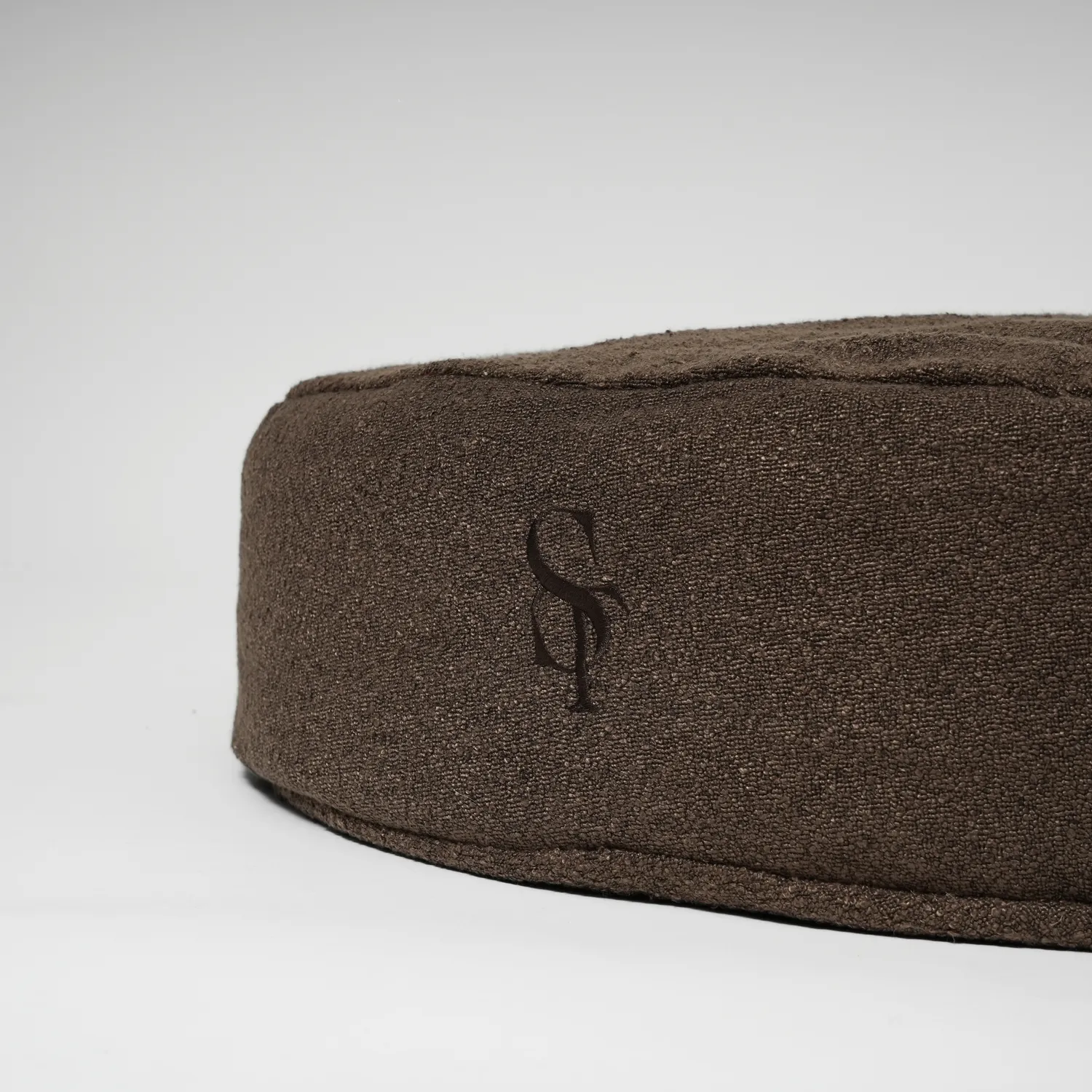 Staey Lana hundepude Chestnut Bouclé – memory foam