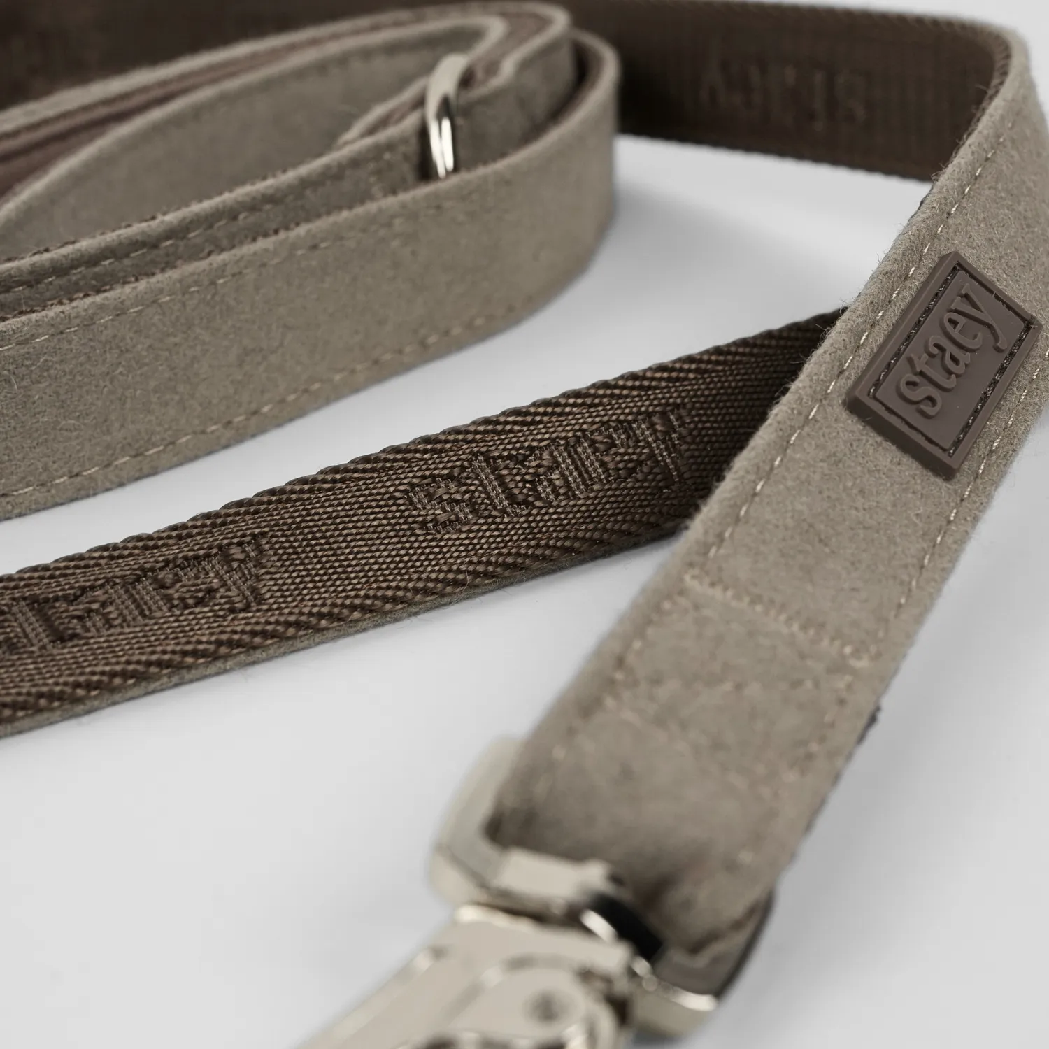 Staey Elma hundesnor Sand medium 152 cm