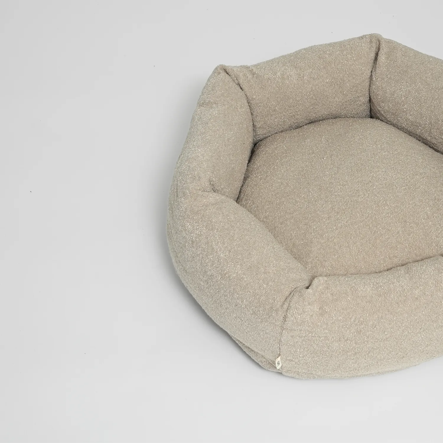 Staey Luna 3.0 hundeseng bouclé Oat sekskantet