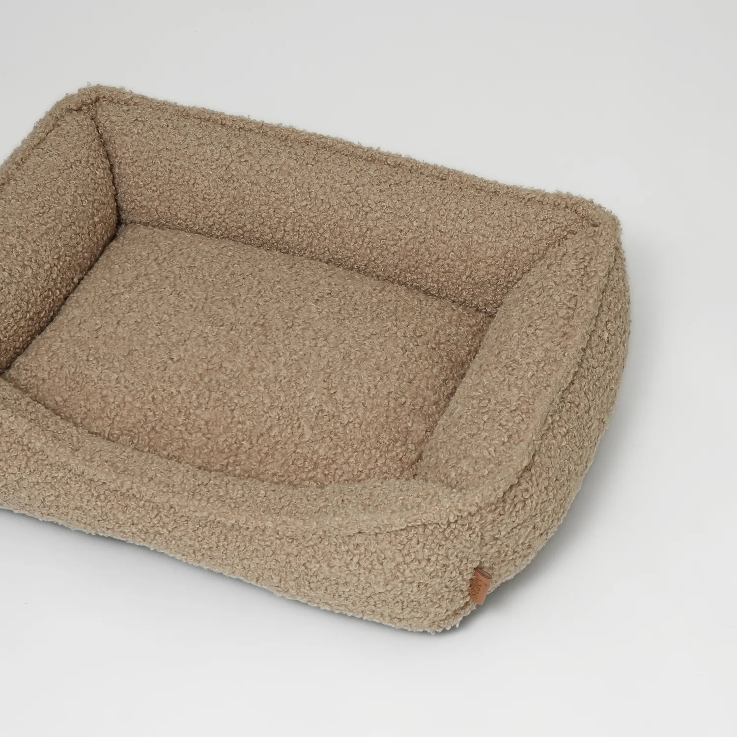 Staey Tora hundeseng Sand Curly med fast støtte