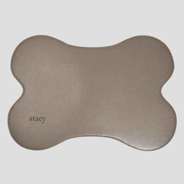 Staey Alva Feeding Mat skålemåtte taupe veganlæder