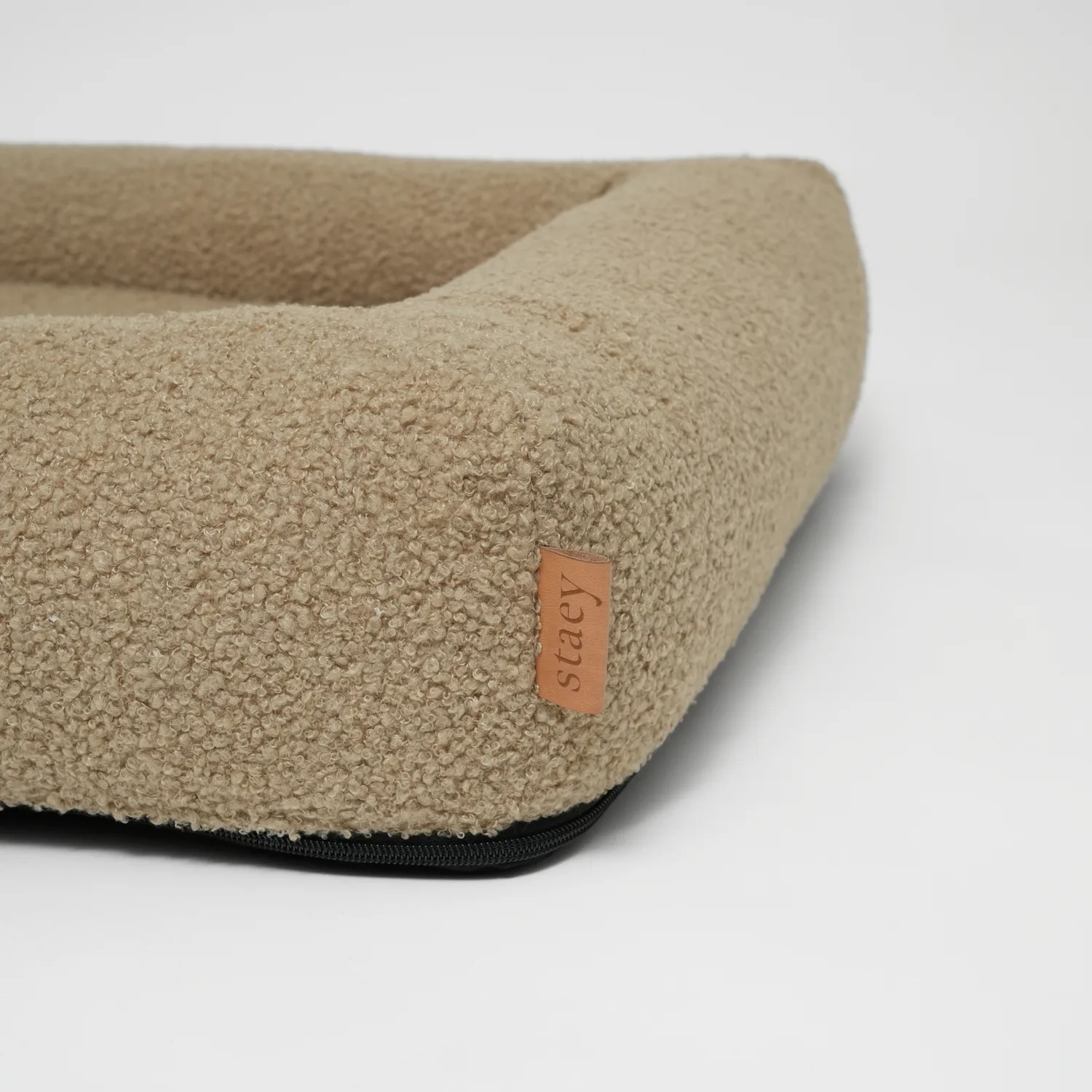 Staey Karla Hundeseng Oat Bouclé Ortopædisk Memory Foam