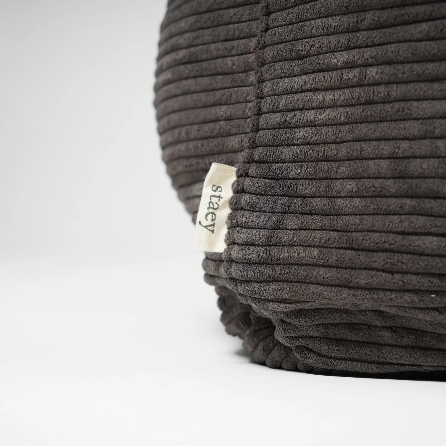 Staey Vera Hundeseng Dark Oak Corduroy – Memory Foam